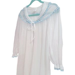 Vintage 1950s White W/ Blue Floral Embroidered Trim Peignoir 100% Nylon Small